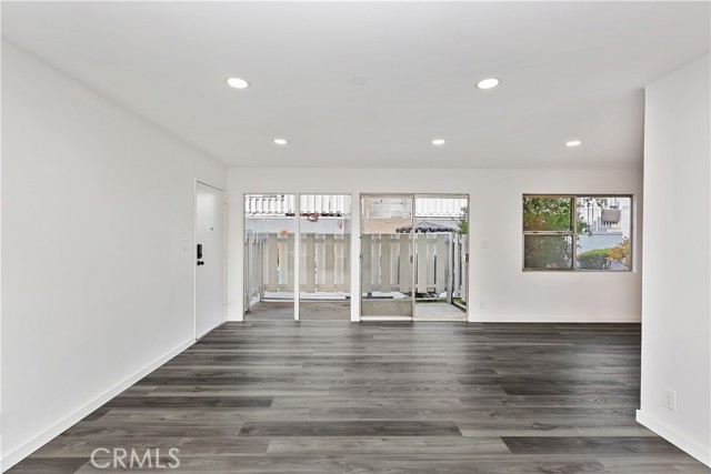 Detail Gallery Image 13 of 32 For 4065 Ursula Ave #2,  Los Angeles,  CA 90008 - 2 Beds | 2 Baths