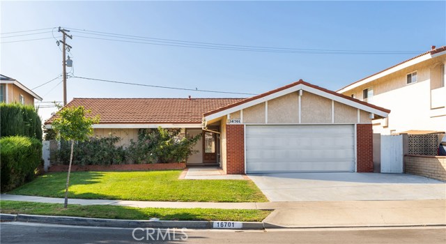 16701 Mytinger Ln, Huntington Beach, CA 92647