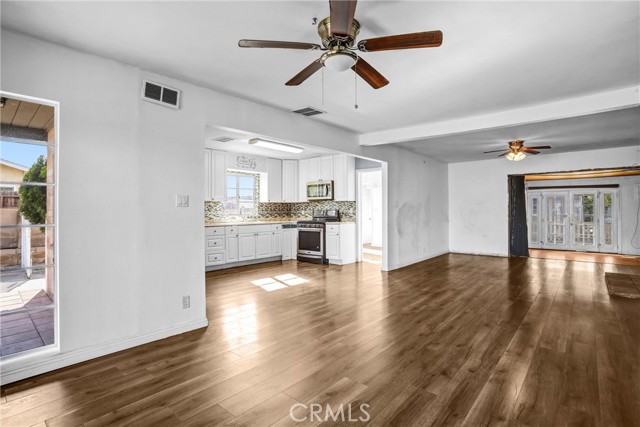 Detail Gallery Image 10 of 48 For 4539 Maine, Baldwin Park,  CA 91706 - 7 Beds | 4 Baths