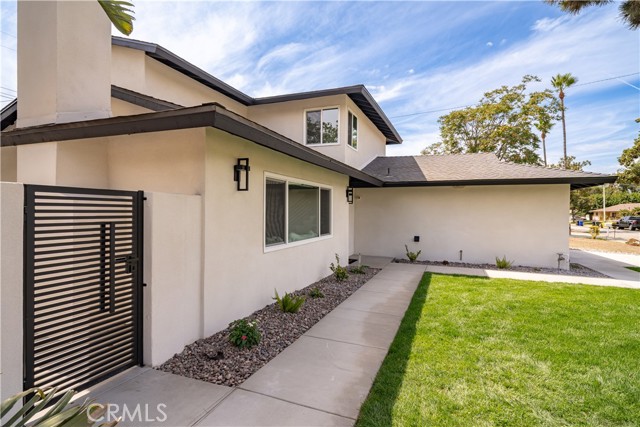 Detail Gallery Image 3 of 65 For 16265 Pine Ave, Fontana,  CA 92335 - 4 Beds | 3 Baths