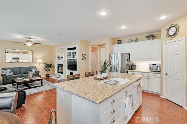 Detail Gallery Image 9 of 50 For 18845 Laurel Crest Lane, Canyon Country,  CA 91351 - 4 Beds | 3 Baths