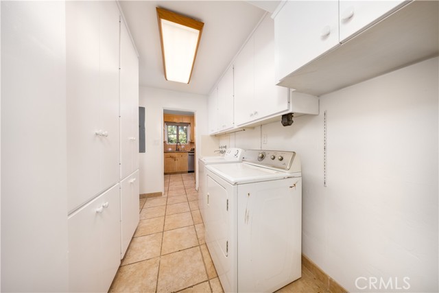 2175 Roanoke Road, San Marino CA: https://media.crmls.org/medias/55f00d05-097d-4900-9450-968343a0598a.jpg