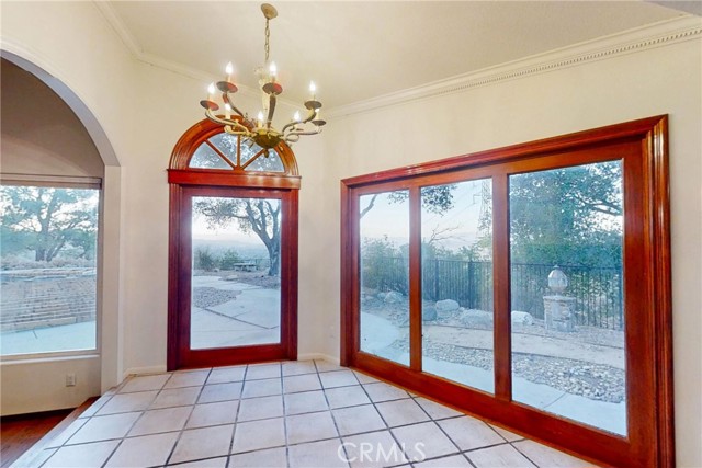 Detail Gallery Image 12 of 44 For 24114 Wildwood Canyon Rd, Newhall,  CA 91321 - 5 Beds | 4 Baths