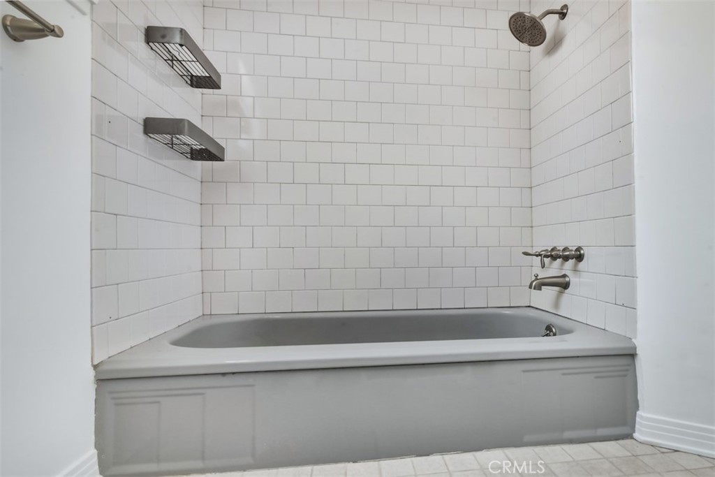 https://media.crmls.org/medias/55f12fb0-5682-4c8e-a583-9b5129352209.jpg?preset=X-Large