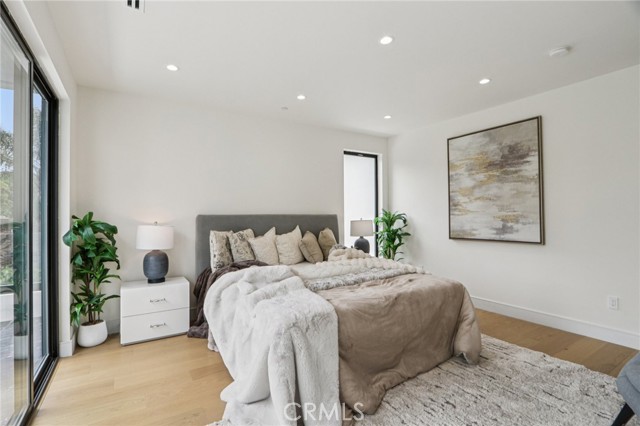 Detail Gallery Image 32 of 61 For 2227 N Lamer St, Burbank,  CA 91504 - 4 Beds | 4/1 Baths