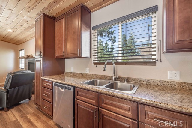 Detail Gallery Image 11 of 38 For 330 Sites Way, Big Bear City,  CA 92314 - 3 Beds | 2 Baths