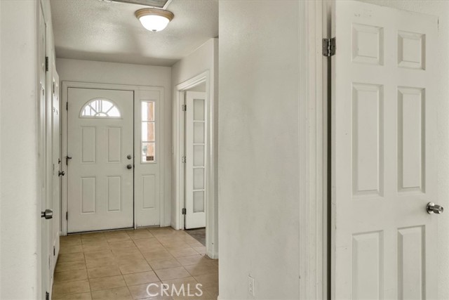 Detail Gallery Image 3 of 37 For 5564 Mariposa, Twentynine Palms,  CA 92277 - 3 Beds | 2 Baths