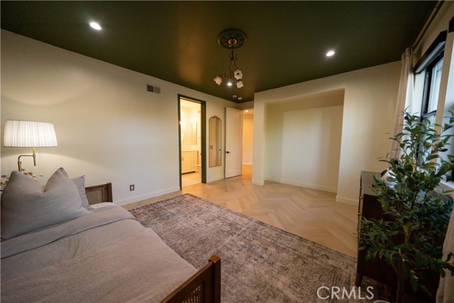 Detail Gallery Image 67 of 74 For 17437 Oak Creek Ct, Encino,  CA 91316 - 5 Beds | 5/1 Baths