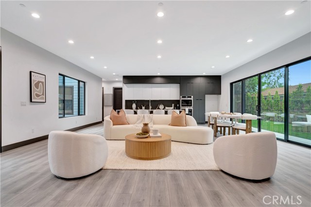 19513 Cantara Street photo 9
