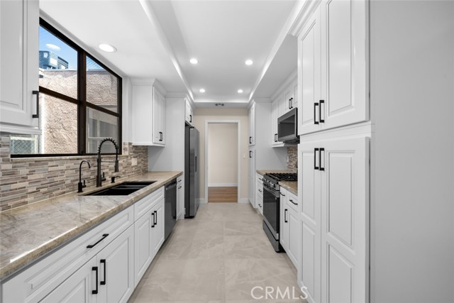 4641 Fulton Avenue, Sherman Oaks CA: https://media.crmls.org/medias/55f2e422-5c08-4c55-9c5f-ae7a01c914b8.jpg