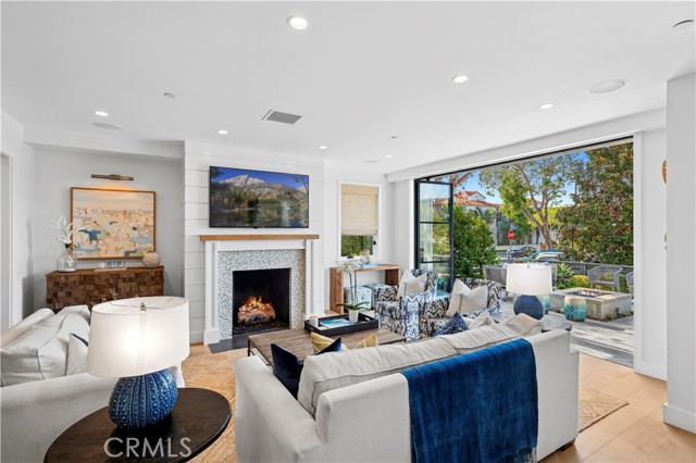 Detail Gallery Image 4 of 35 For 302 Orchid Ave, Corona Del Mar,  CA 92625 - 4 Beds | 4/1 Baths
