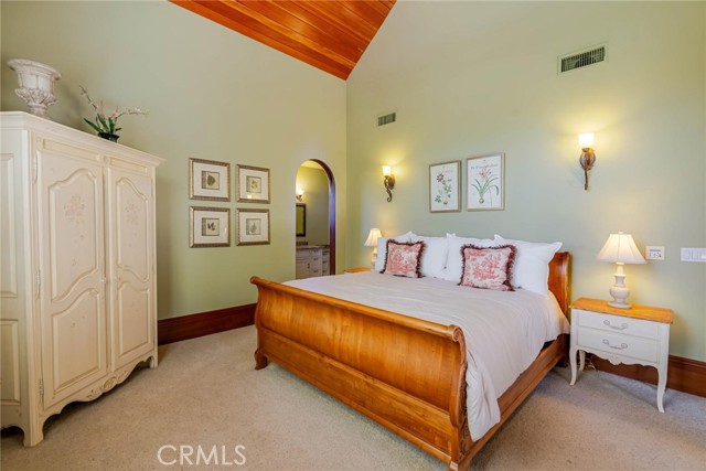 Image 23 of 74 For 25532 Oak Meadow Drive