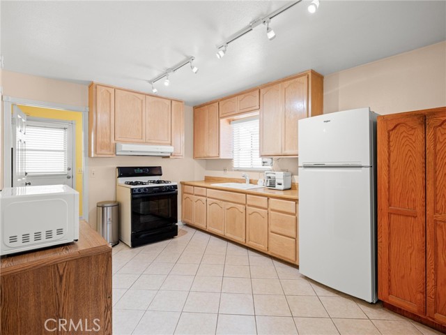 5011 W 133rd Street, Hawthorne CA: https://media.crmls.org/medias/55f4ade2-6c4c-4b44-befb-42f1deab5845.jpg