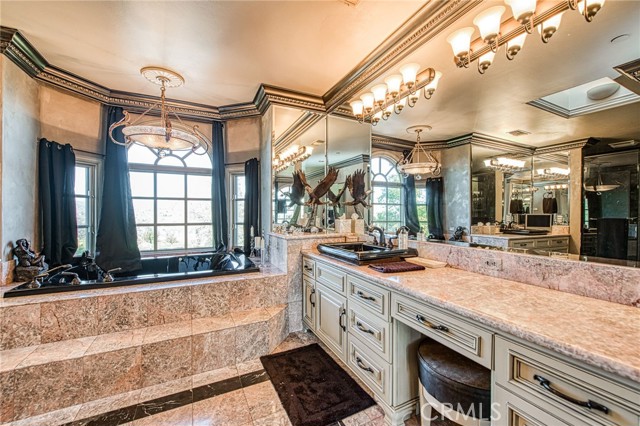 Detail Gallery Image 12 of 29 For 14141 Millerton, Prather,  CA 93651 - 5 Beds | 6/1 Baths