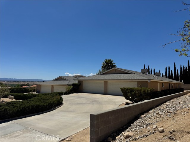 16156 Wato Road, Apple Valley CA: https://media.crmls.org/medias/55f5f8ce-78ee-46b1-8828-23ea3519910a.jpg