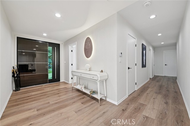 Detail Gallery Image 4 of 31 For 15937 Londelius St, North Hills,  CA 91343 - 3 Beds | 3 Baths