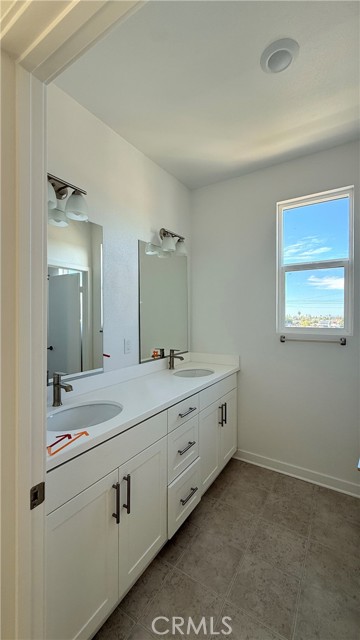 Detail Gallery Image 10 of 10 For 1090 Foothill Boulevard, Claremont,  CA 91711 - 4 Beds | 2/2 Baths