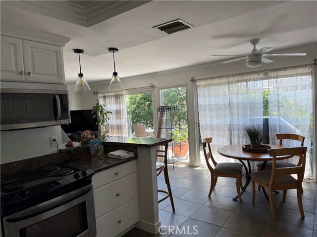 Detail Gallery Image 7 of 19 For 2522 University, Newport Beach,  CA 92660 - 2 Beds | 2 Baths