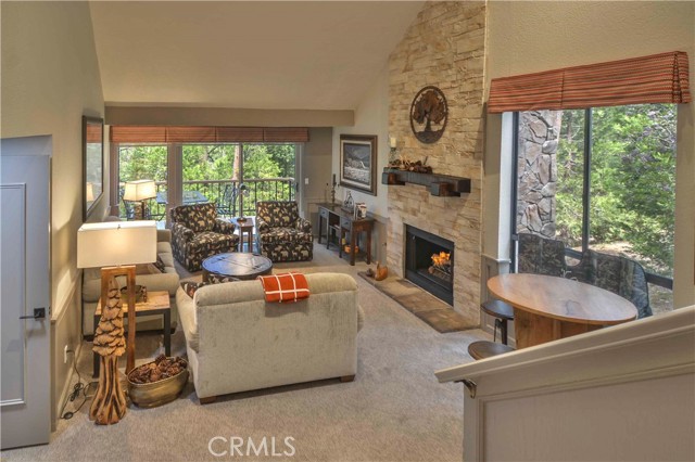Detail Gallery Image 3 of 24 For 517 Sugar Pine Dr, Lake Arrowhead,  CA 92352 - 2 Beds | 2 Baths