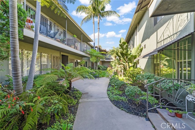 Detail Gallery Image 9 of 24 For 2027 E Appleton #1,  Long Beach,  CA 90803 - 2 Beds | 2 Baths