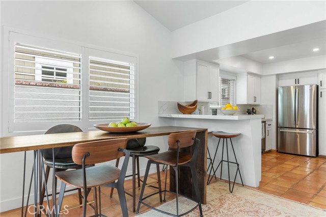 304 Larkspur Avenue, Corona del Mar CA: https://media.crmls.org/medias/55f83adb-139e-4cc5-94b2-995de607f34d.jpg