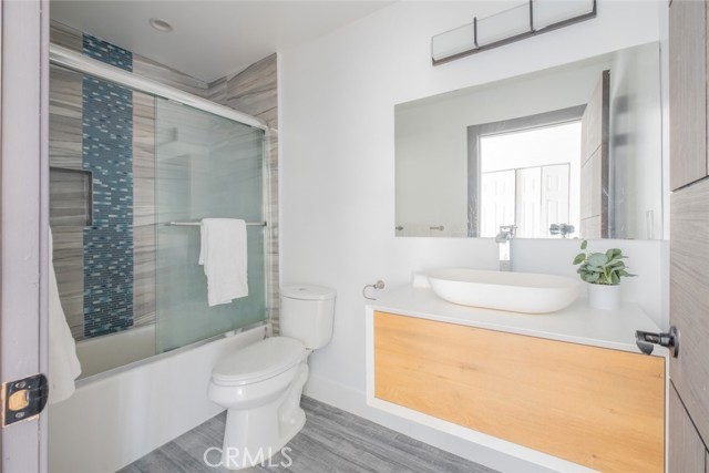 6436 Day Street, Tujunga CA: https://media.crmls.org/medias/55f84633-a308-4b37-9b68-724a398ae443.jpg