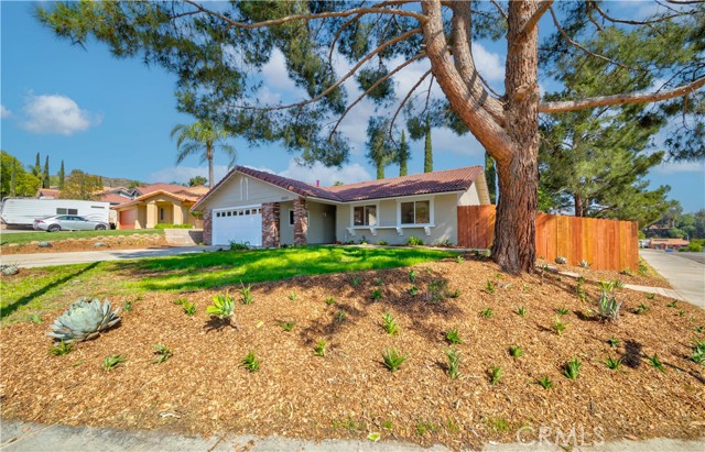 6923 Sundown Drive, Jurupa Valley CA: https://media.crmls.org/medias/55f84e52-aee9-4cba-b71f-8d5eea258254.jpg