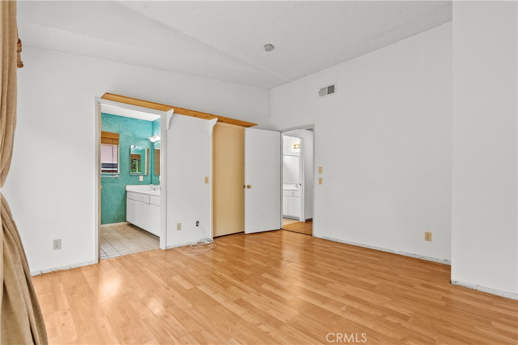https://media.crmls.org/medias/55f92c6a-c38d-45cf-b10d-10458551351a.jpg?preset=X-Large