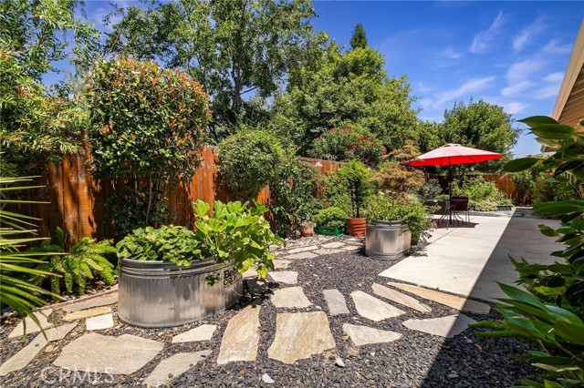 10 Harmony Park Circle, Chico CA: https://media.crmls.org/medias/55f9cff1-3877-4ea8-9b49-576a7cf1135e.jpg