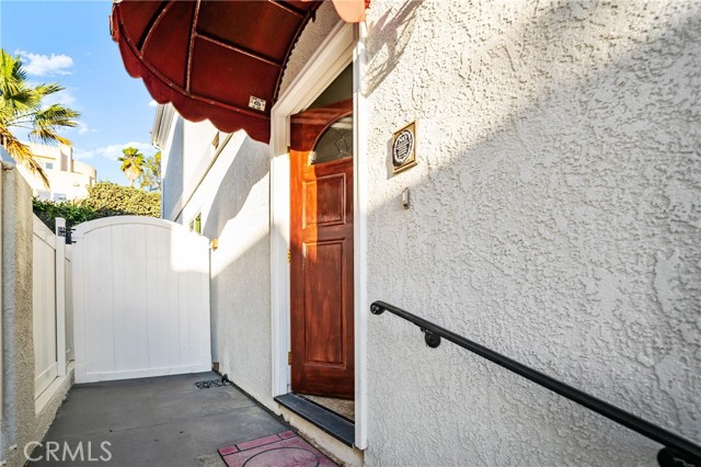 714 N Juanita Avenue, Redondo Beach CA: https://media.crmls.org/medias/55fa4f2c-ce0e-4606-9ca0-2a885adb4fff.jpg