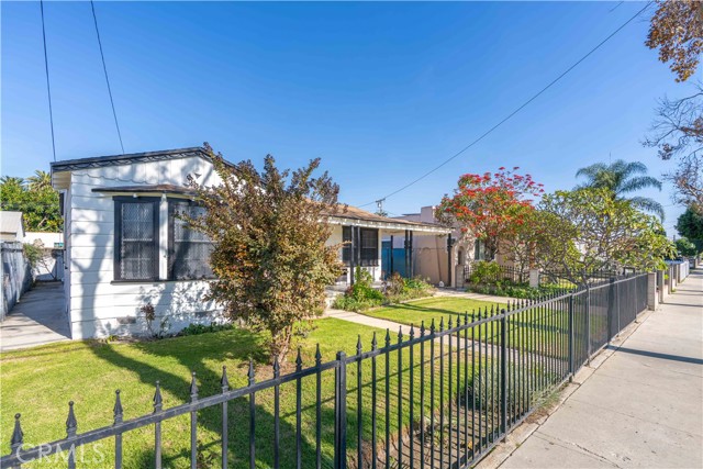 Detail Gallery Image 2 of 41 For 3155 Lynwood Rd, Lynwood,  CA 90262 - 3 Beds | 1 Baths