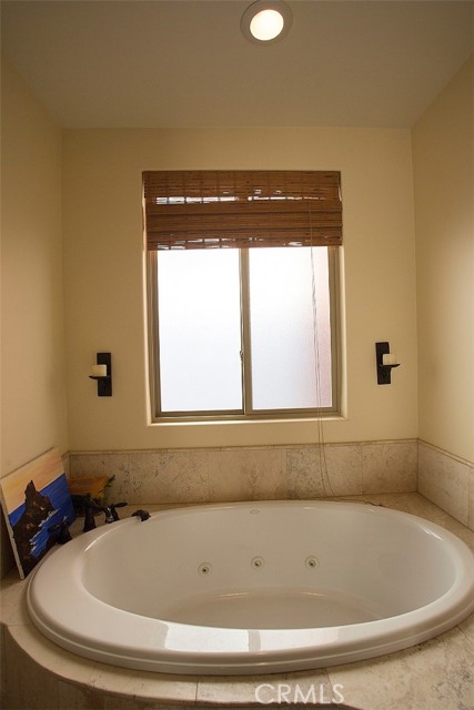 Detail Gallery Image 11 of 17 For 2621 Carnegie Ln #C,  Redondo Beach,  CA 90278 - 3 Beds | 2/1 Baths