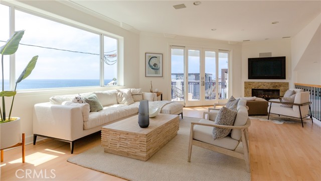 216 1st Street, Manhattan Beach, California 90266, 3 Bedrooms Bedrooms, ,4 BathroomsBathrooms,Residential,Sold,1st,SB21166941