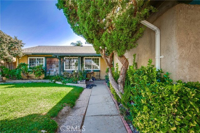 Detail Gallery Image 3 of 4 For 2942 E Saint Andrews Dr, Ontario,  CA 91761 - 4 Beds | 2 Baths