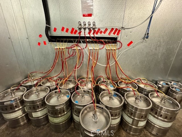 585 E Thompson Boulevard, Ventura CA: https://media.crmls.org/medias/55fc03be-0968-4ceb-9d38-6e9cbf3f3526.jpg