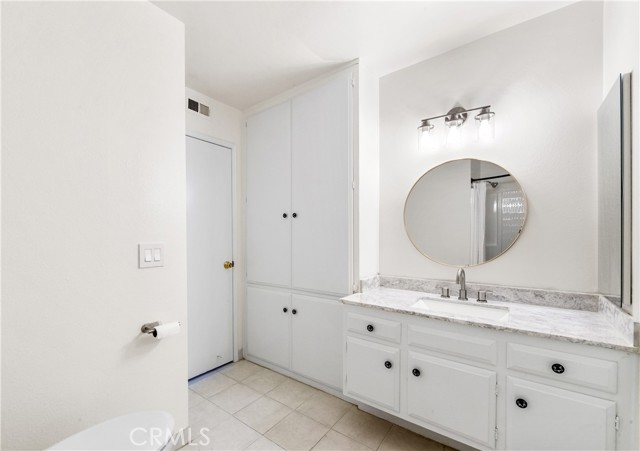 Image 28 of 62 For 6600 Warner  241