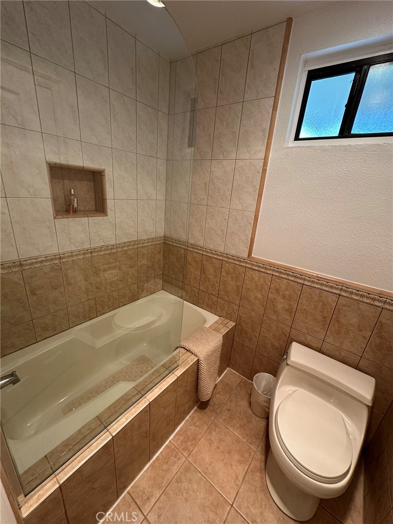 https://media.crmls.org/medias/55fd3f41-dd15-4429-9a6a-9dcca06b069d.jpg?preset=X-Large
