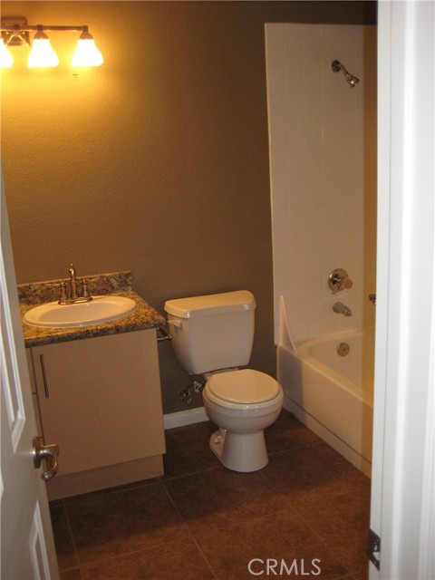 Detail Gallery Image 4 of 17 For 2085 Highpointe, Corona,  CA 92879 - 1 Beds | 1 Baths