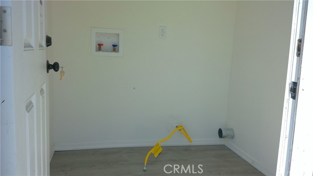 2420 Maine Avenue, Long Beach CA: https://media.crmls.org/medias/55ffab5c-059b-4b25-9f91-8c62e767440c.jpg