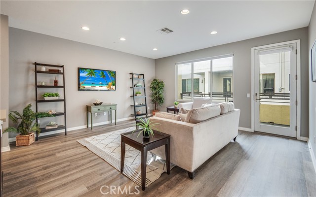 Detail Gallery Image 24 of 60 For 12921 Mission Avenue #102,  Hawthorne,  CA 90250 - 2 Beds | 2/1 Baths