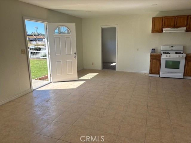 Detail Gallery Image 4 of 11 For 15509 Amar Rd, La Puente,  CA 91744 - 3 Beds | 1 Baths