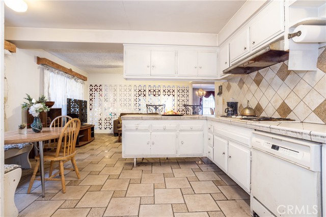 Detail Gallery Image 6 of 32 For 16643 Tuba, Granada Hills,  CA 91343 - 3 Beds | 2 Baths