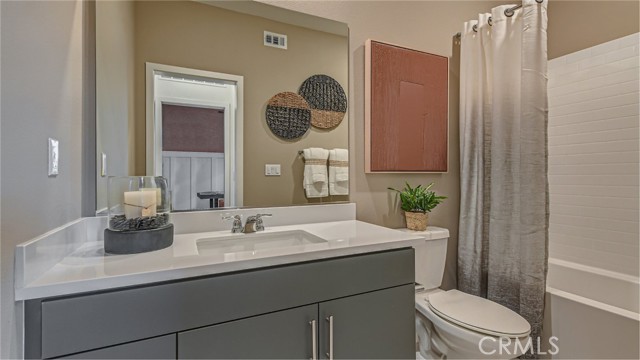 Detail Gallery Image 16 of 24 For 2768 Lake Mendoza St, Rialto,  CA 92377 - 4 Beds | 3 Baths