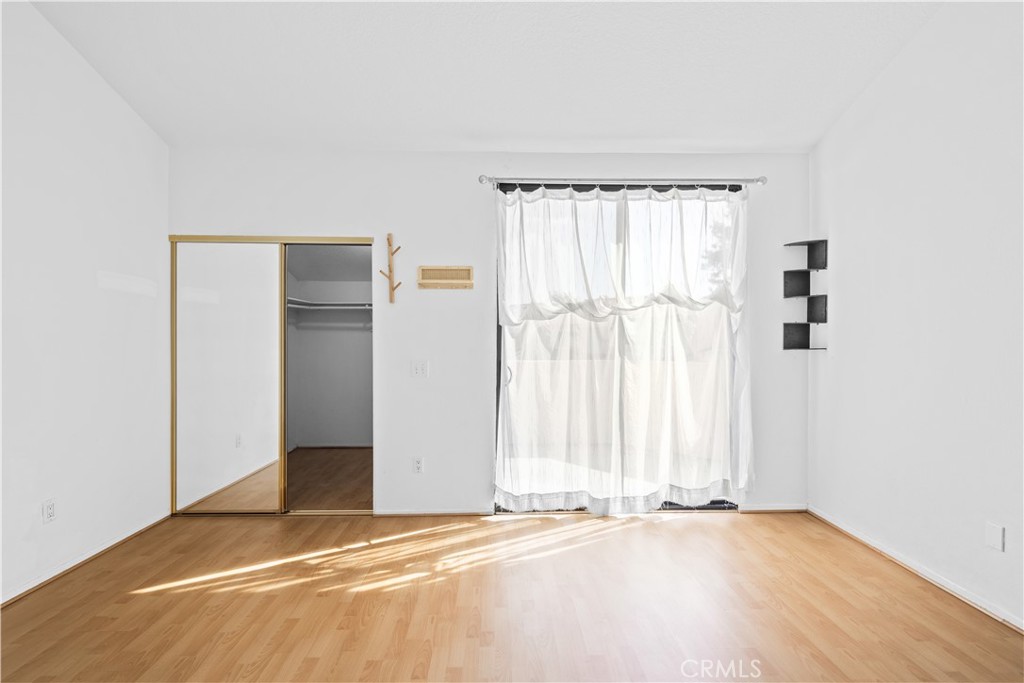 https://media.crmls.org/medias/56032927-b9e4-4c26-90e9-1e3d4cd82405.jpg?preset=X-Large