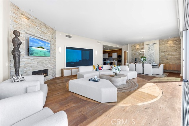 3355 Alta Laguna Boulevard, Laguna Beach CA: https://media.crmls.org/medias/56036dd5-fa9b-4dca-a292-954d299bd278.jpg