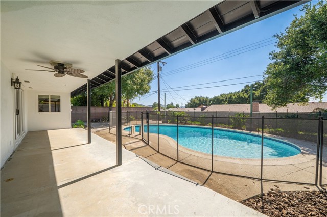 205 Hacienda N Avenue, Glendora CA: https://media.crmls.org/medias/5603b738-2acf-4cda-98c7-7799b53d58fb.jpg