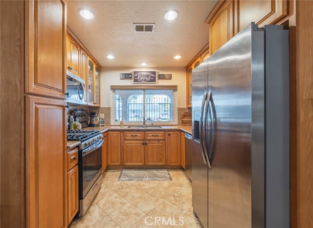 Detail Gallery Image 14 of 45 For 2219 S Elderberry Ave, Ontario,  CA 91762 - 4 Beds | 2 Baths