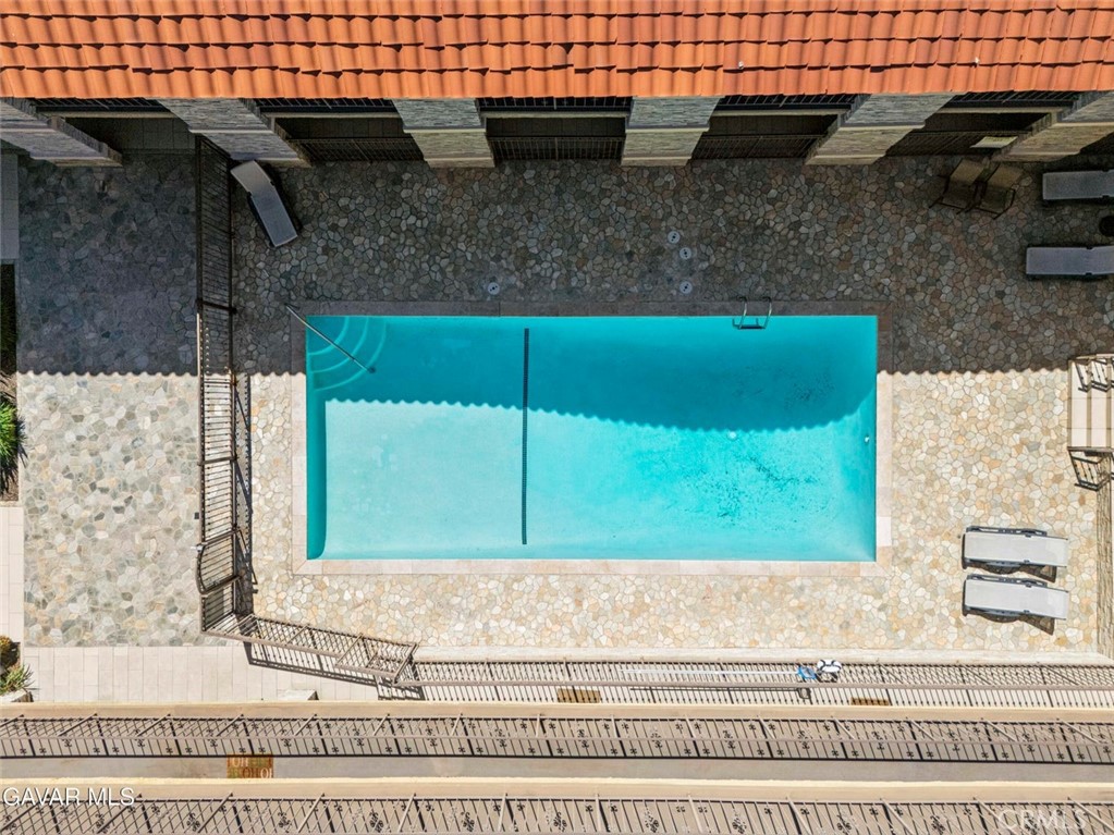 https://media.crmls.org/medias/56040e69-acdf-4cd6-af80-3b8161a006a1.jpg?preset=X-Large