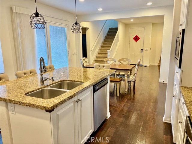 Detail Gallery Image 5 of 33 For 435 Golden Bear Ln, Upland,  CA 91786 - 4 Beds | 2/1 Baths