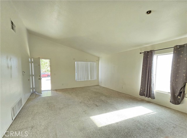 10966 Willow Lane, Adelanto CA: https://media.crmls.org/medias/5604b5c0-e37e-4079-a657-f475e1e3c20f.jpg